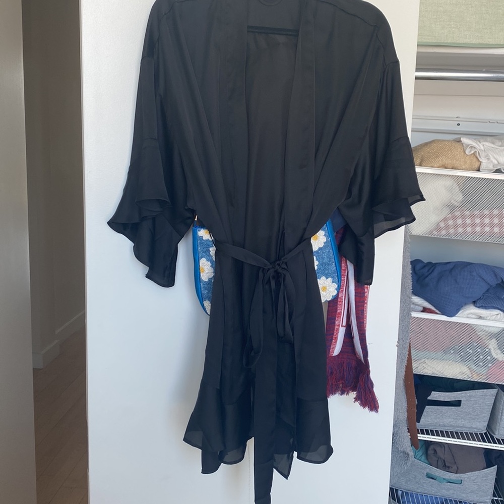 🔥never worn Victoria’s Secret black flutter sleeve robe🔥 - Picture 4 of 4